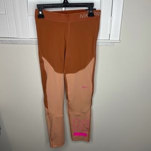 NWT Nike Tight Fit Colorblock Leggings